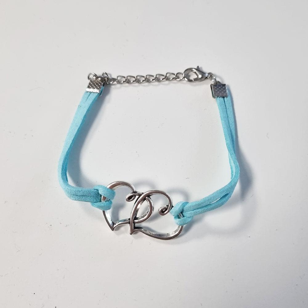 Armbandje blauw hartjes