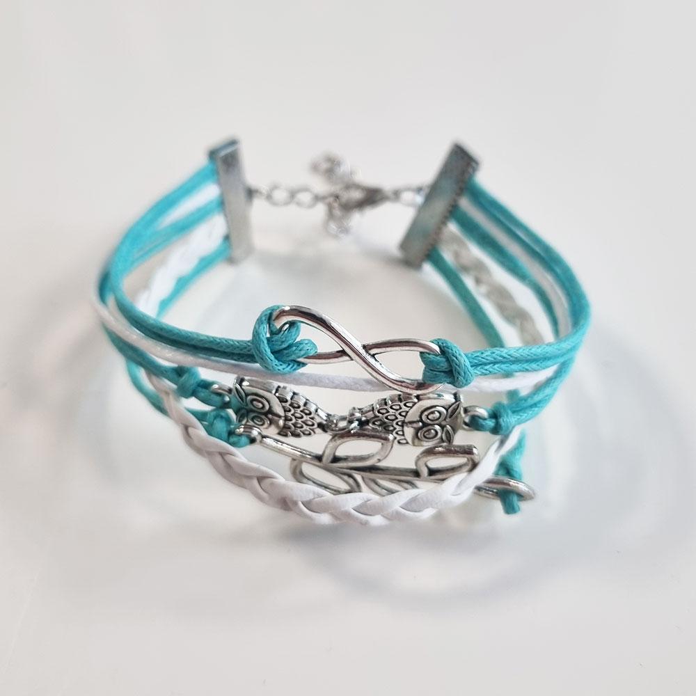 Blauw armbandje uiltjes