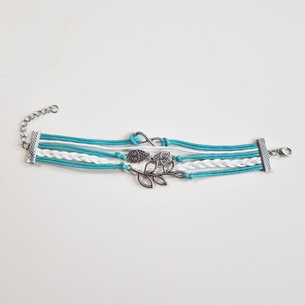 Blauw armbandje uiltjes