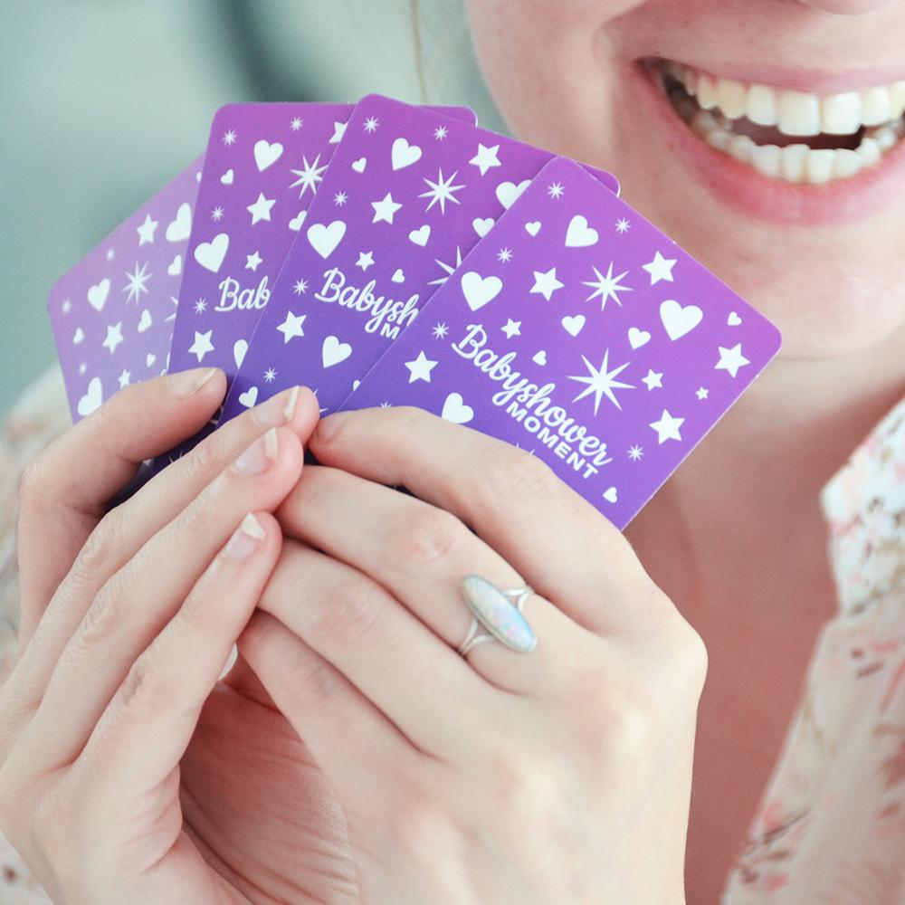 Vrouw houd kaarten vast - mega spellenpakket 